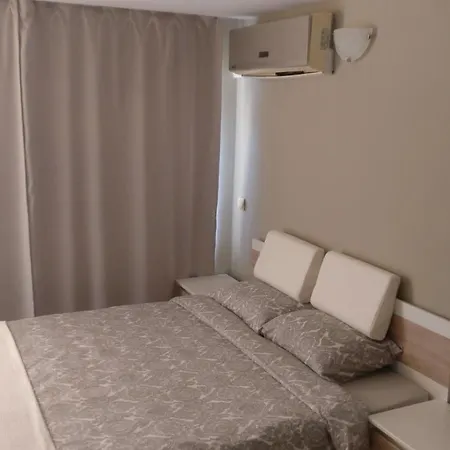 Treti Mart North Апартамент Приморско