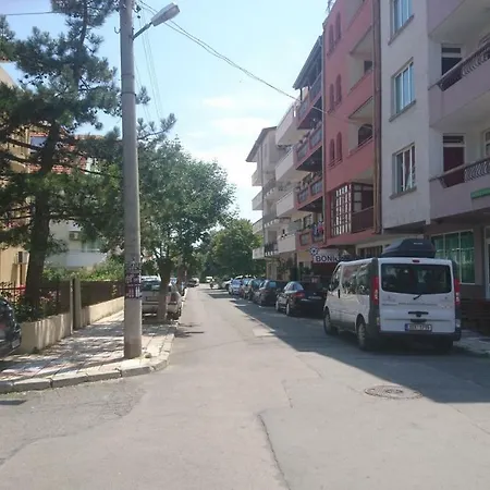 Апартамент Treti Mart North